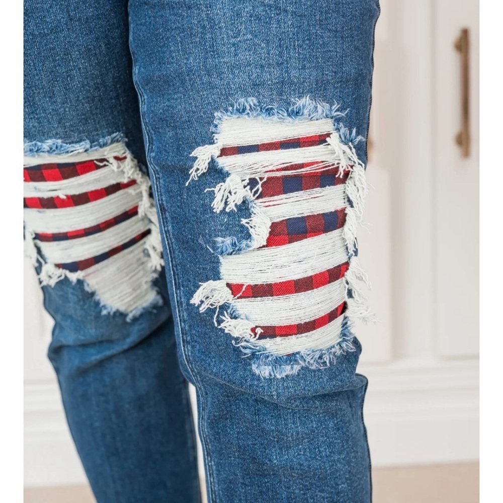 Nwt Judy Blue Stylish Blue Distressed Jeans with plaid under distress. 14w & 18w - Picture 2 of 6